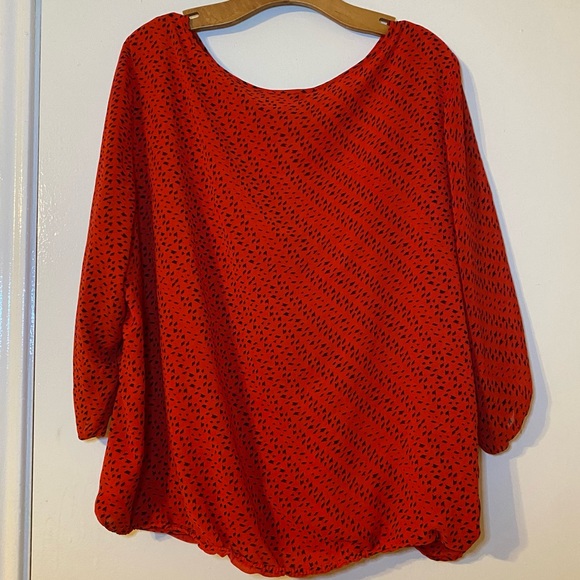 Red Vince Camuto Peephole Blouse size 2X - Picture 2 of 3